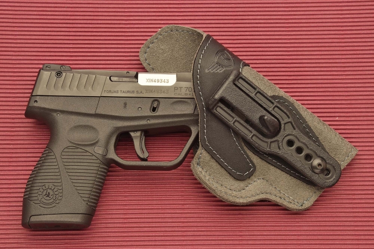 The Radar Model 5074-0902 holster is compatible with compact or sub-compact pistols