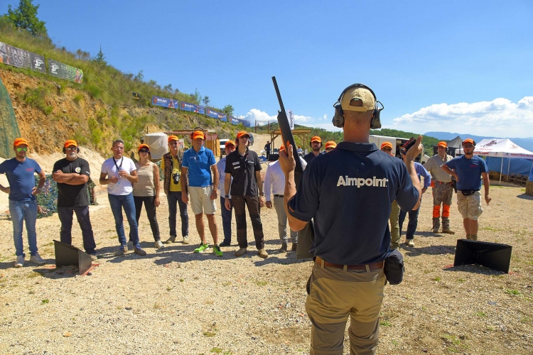 VIDEO: Diamant - Aimpoint Training Day Italy 2016 Erik Âs, Aimpoint training division manager, during a preparative lesson of the event