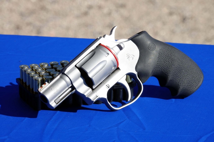 Sebbene la presentazione ufficiale sia avvenuta allo SHOT Show di Las Vegas lo scorso gennaio, il Colt Cobra arriva sul mercato solo in seguito agli NRA Annual Meetings & Exhibits di fine aprile