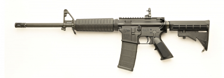 Colt M4 Expanse: la carabina M4 "entry level" di Colt Defense La carabina Colt Expanse M4, nella sua versione con dust cover e pulsante per il forward assist, vista dal lato sinistro