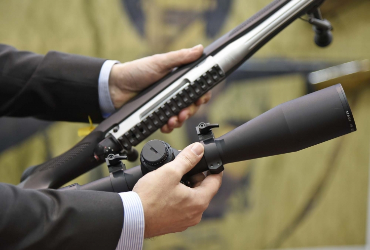 Il fucile Mauser M12 Impact presenta una rotaia Picatinny che consente la rapida installazione di ottiche di ogni tipo