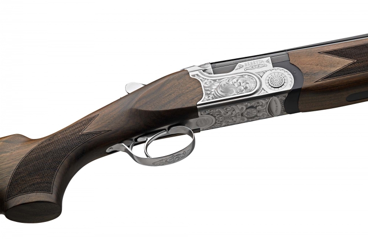 Beretta 690 Field I, il nuovo fucile sovrapposto Vista inferiore della bascula, con l'impugnatura a pistola e la guadia del grilletto