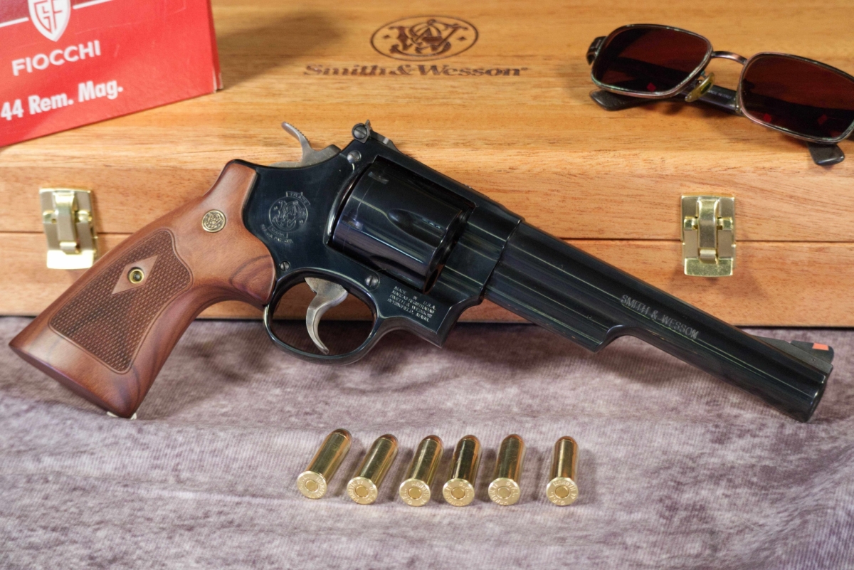 Smith &amp; Wesson Modello 29 in cassetta di legno