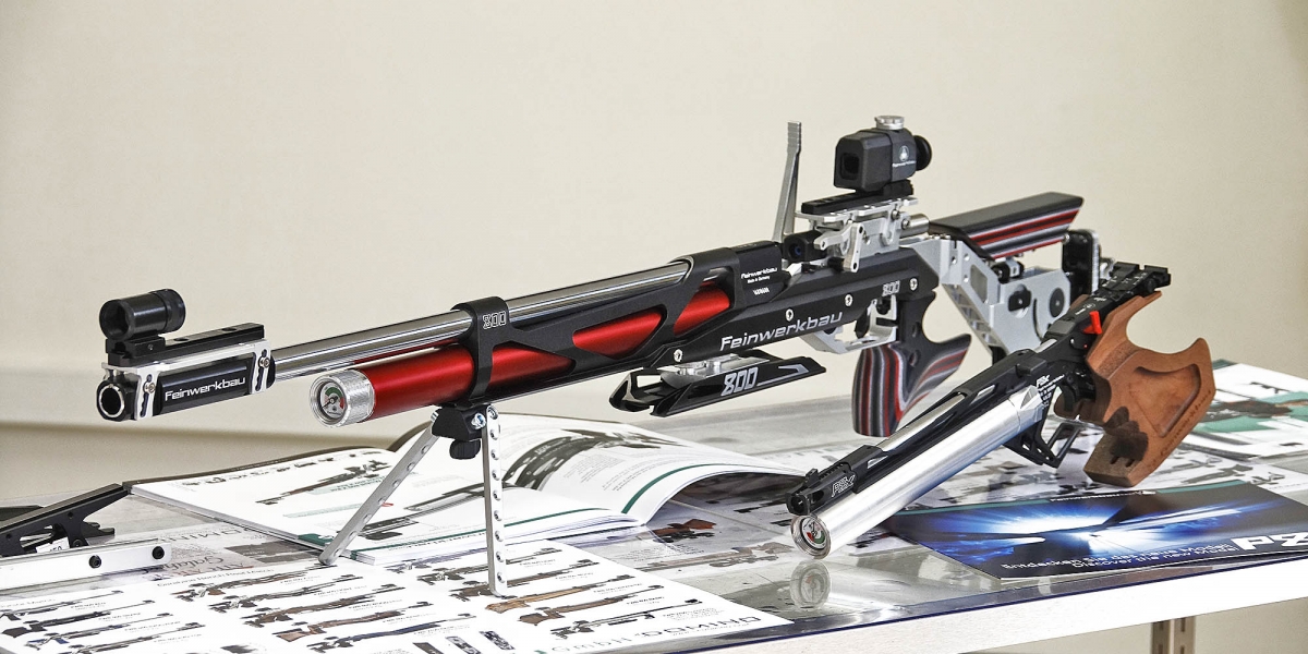 La carabina Feinwerkbau 800 X insieme alla pistola P8X