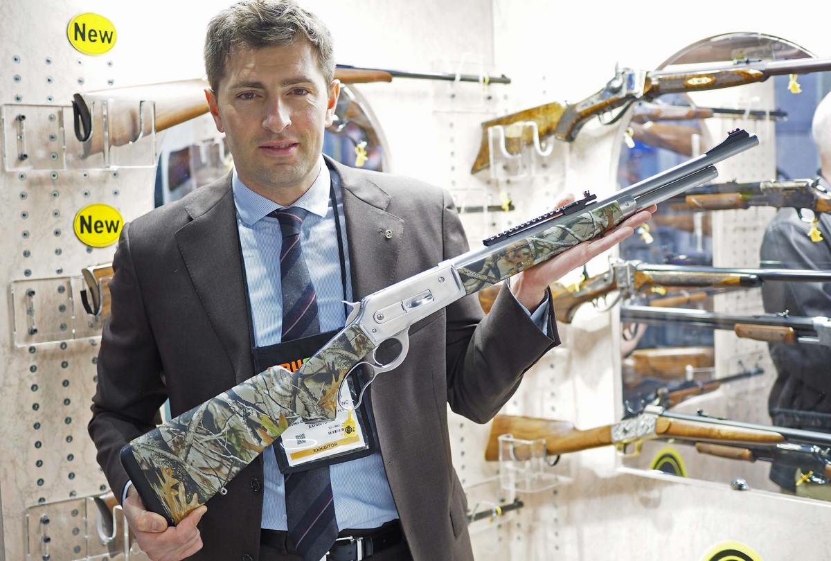 SHOT Show 2016 - Pedersoli has presented its new Lever Action 86-71 Stainless Steel Guide Master rifle, a rugged choice for exttreme hunting conditions