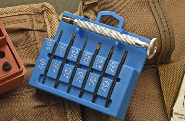 A small set of small screwdrivers