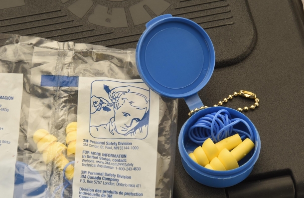 Tappi Peltor Sport e 3M E.A.R. Ultra Fit: protezione tascabile, da Brownells Pratici, molto confortevoli ed economici: i tappi di protezione 3M E.A.R. UltraFit sono ideali in molti impieghi