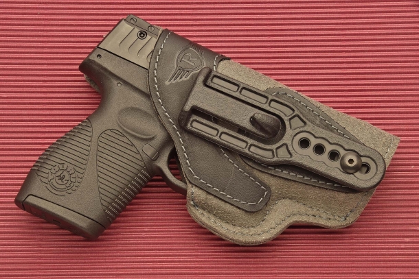 The belt clip of the Radar 5074 holster, located on the right side, is adjustable for height