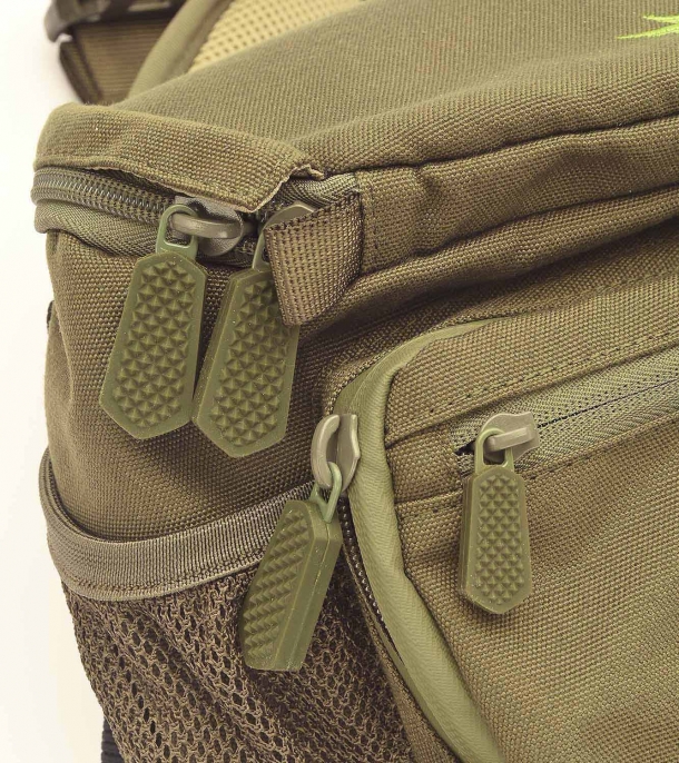 The zippers have wide and robust pullers