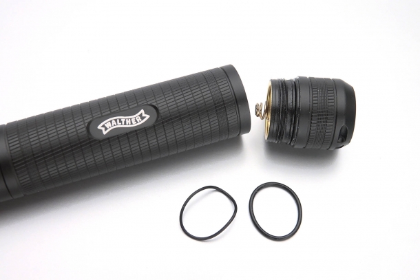 Two rubber O-rings make the battery van of the PL60 flashlights airtight and waterproof