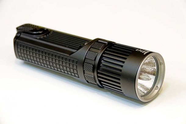 The Nitecore SRT9 design is simple and functional