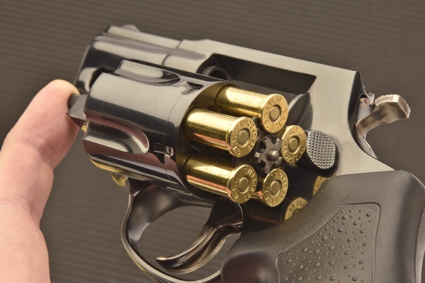 The cylinder of the Taurus 85 Defender revolver holds up to 5 cartridges