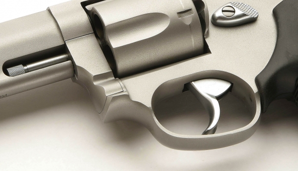 The smooth trigger surface is very comfortable in double-action shooting
