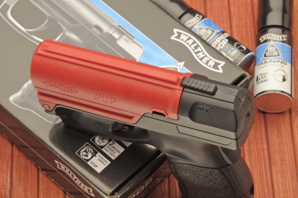 Walther PDP: la pistola al peperoncino di Umarex Una levetta scorrevole consente l'apertura del Walther PDP per il caricamento