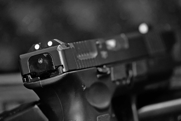 A glimpse of the three-dot sights and the end plate on the slide of the Vz.15 pistol