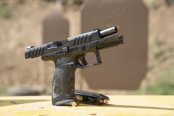Beretta APX A1 Full Size: la striker-fired si rinnova