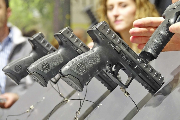 La pistola Beretta APX esposta allo HIT Show di Vicenza