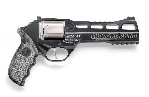 Il revolver da gara Charging Rhino, concepito per le competizioni IPSC e ICORE