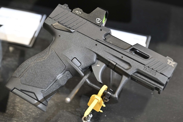 Taurus TX-22 Compact: la nuova pistola tascabile a percussione anulare