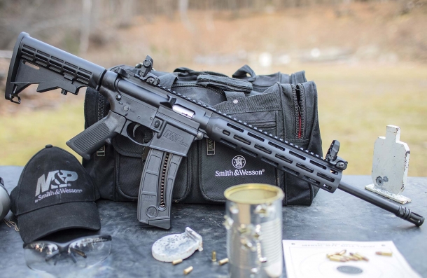 Fucile Smith & Wesson M&P 15-22 SPORT con plastiche Magpul MOE SL La nuova generazione di carabine Smith & Wesson M&P 15-22 SPORT è stata lanciata agli inizi del 2016