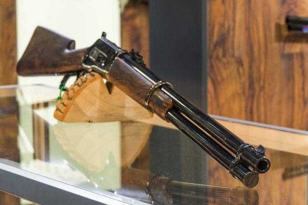 Carabina Pedersoli 1886 calibro .45/70 Government e pistola Howdah a pietra focaia calibro 20