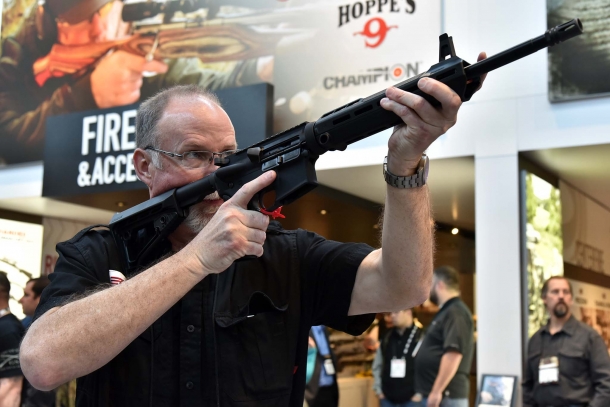Il fucile MSR è un AR-15 munito di plastiche BLACKHAWK! e costruito su specifiche molto rigide
