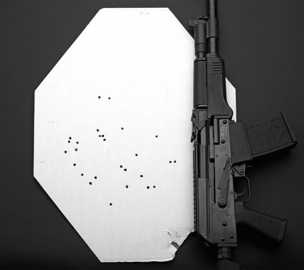 Accuracy test: single shot, pattern spread at a 10-meters distance