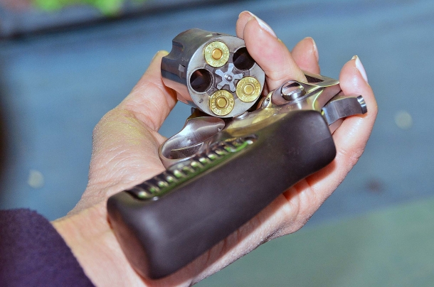 il tamburo di un revolver riempito parzialmente, permette di controllare se abbiamo perfezionato la nostra tecnica di scatto. 