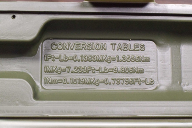 La scatola di questo cacciavite riporta le conversioni tra diverse unità di misura.