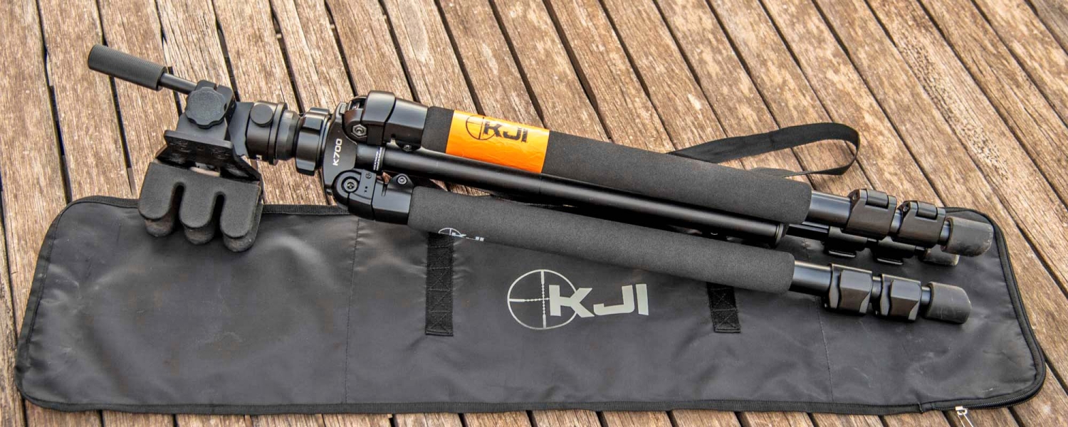 The KJI K700 and K800 tripod kits come with a soft carry bag